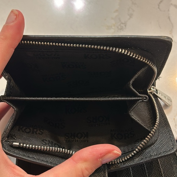 Michael Kors wallet - Picture 4 of 4